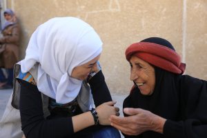 Image showing a SARC volunteer giving psychological support to a Syrian displaced woman